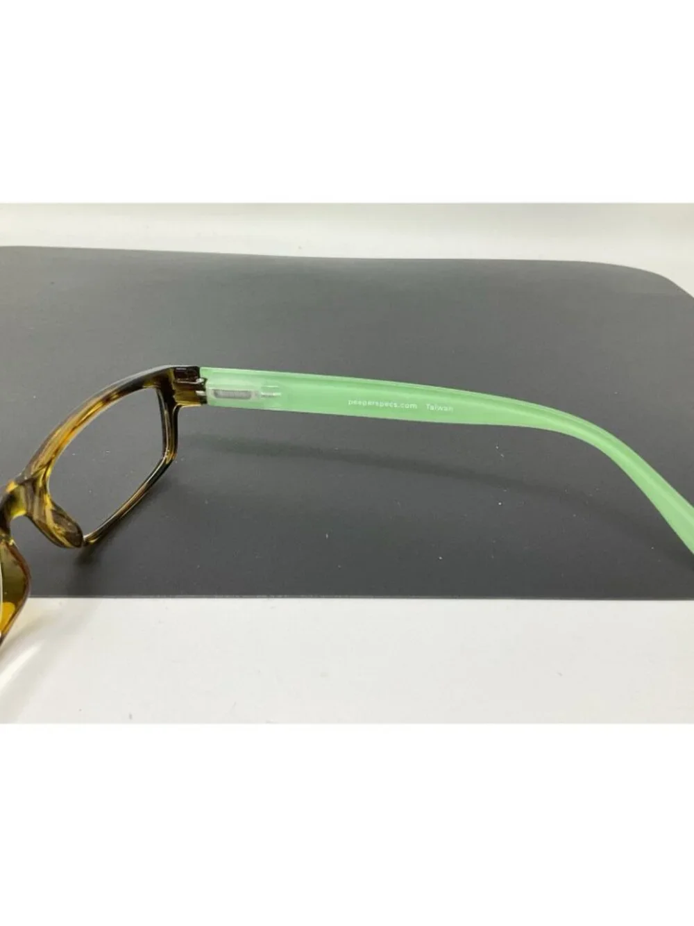Peepers +1.50 Tortoise shell With Green Temples Reading Glasses 640
